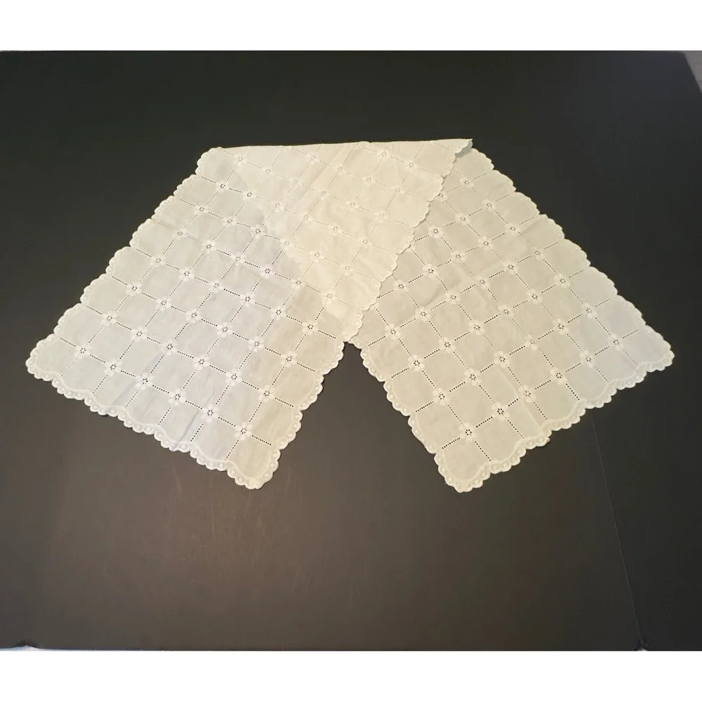 Vintage Table Runner White Eyelet Embroidered Scalloped 41x15 Cottagecore Decor